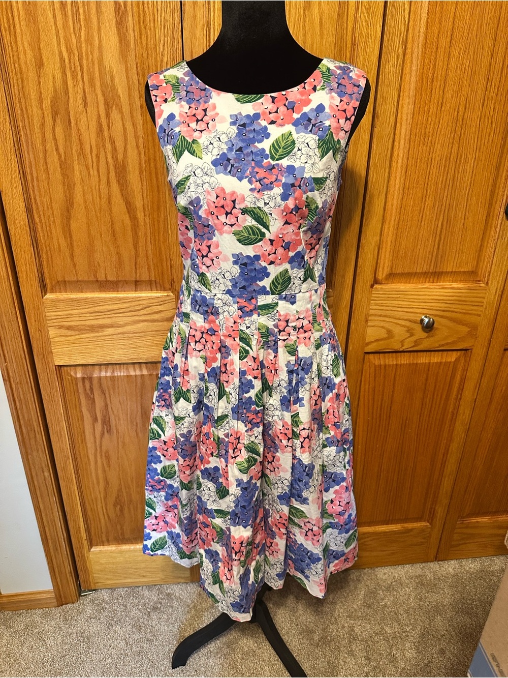 Chadwicks Size 6 Floral Hydrangea Fit & Flare Dress Pockets Cotton